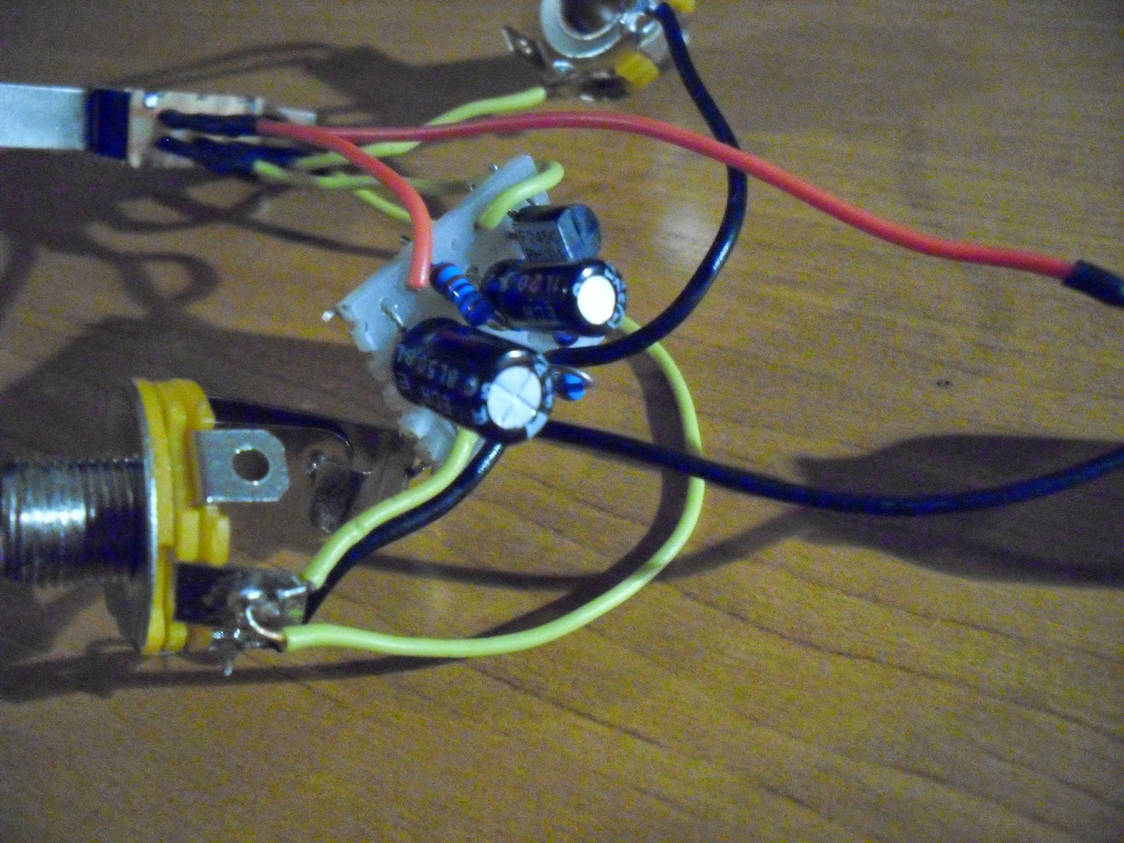DIY electric guitar projects: Piezo pickup preamplifier