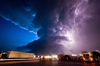 Gambar Tornado Foto Fenomena Alam Angin Topan Super Dahsyat 