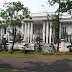 Hidup Bos Travel dan Istrinya: Rumah Bak Istana dan Mobil Mewah