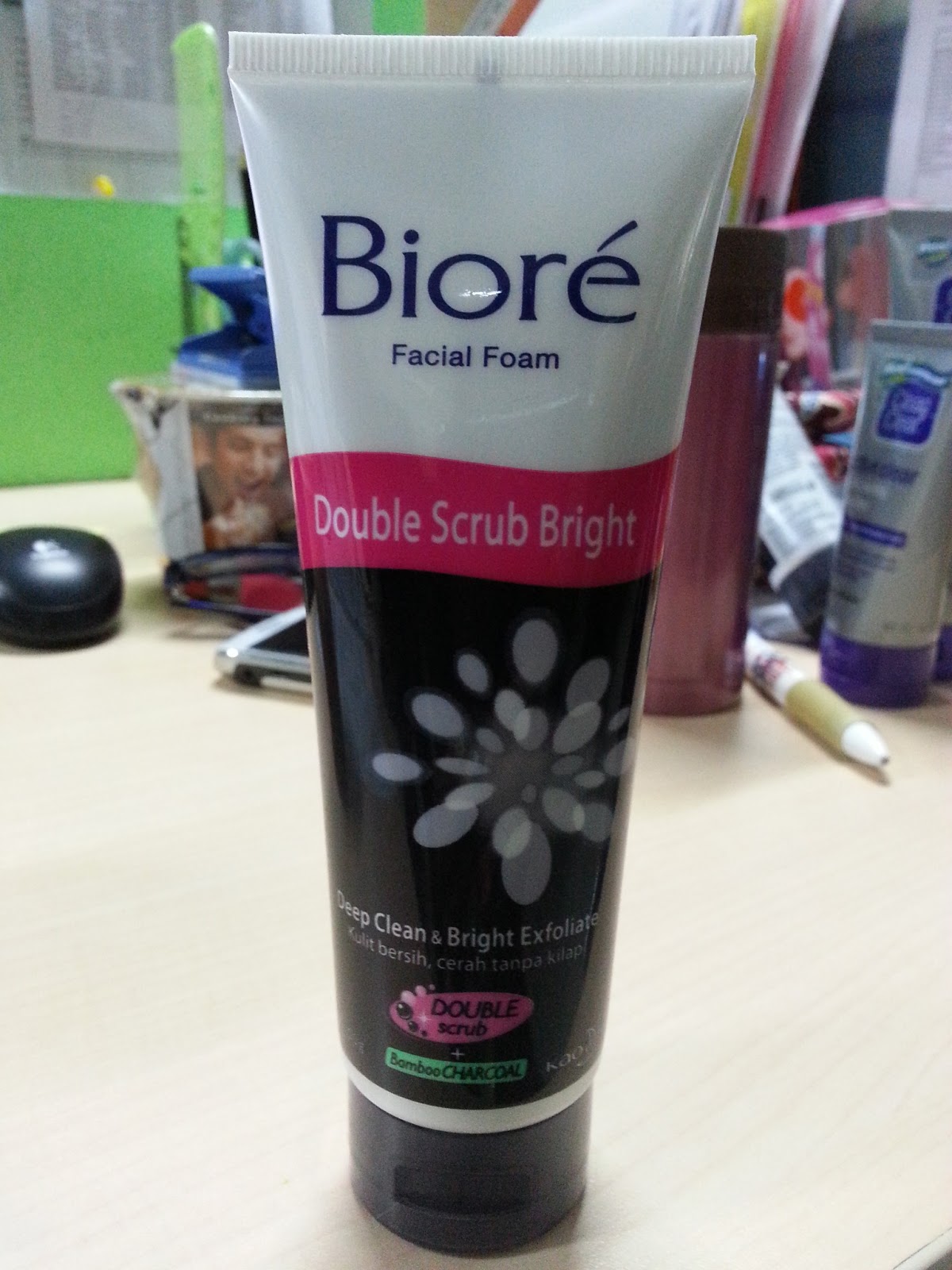 Sabun Cuci Muka dengan Karbon Aktif