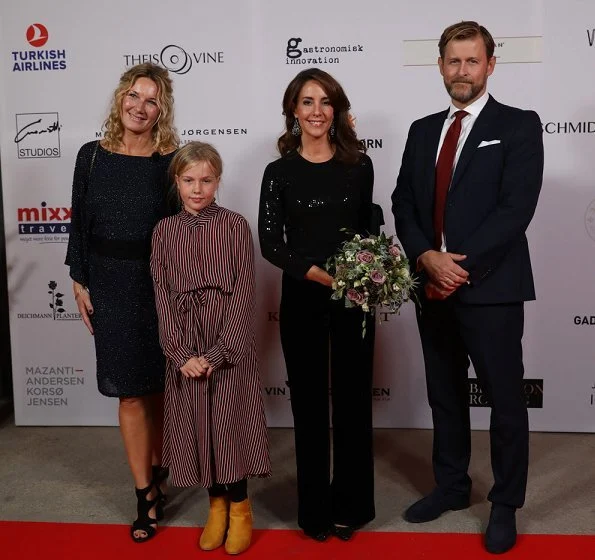 Princess Marie wore Marchesa notte Long-sleeved tops. Generation Love Black Glitter Mesh Long Sleeve Sweater and trousers, gold earrings