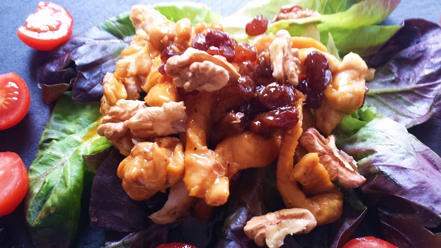 Ensalada templada de pollo con vinagreta de caramelo