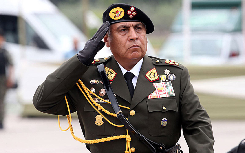 Nuestro Ejército en video Ayer fue soldado, hoy es Comandante General
