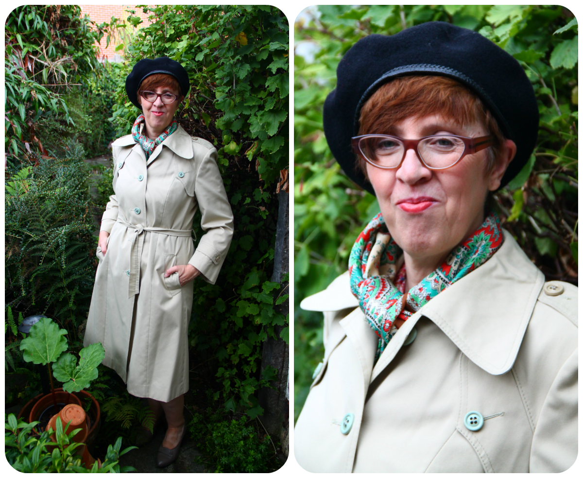 Polyester Princess Famous blue raincoat