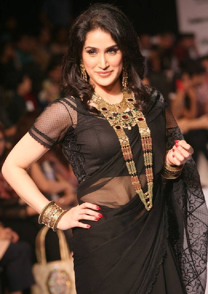 Indian Model Sagarika Ghatge In Transparent Black Saree - Tollywood Boost