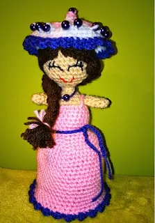 http://www.ravelry.com/patterns/library/magic-cupcake-doll