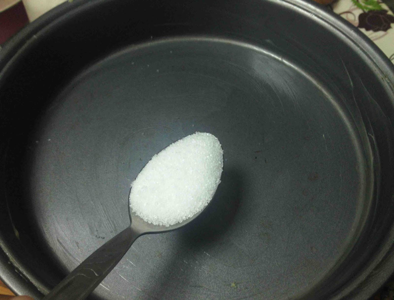 PINEAPPLE UPSIDE DOWN CAKE STOVE TOP BAKING / WITHOUT OVEN