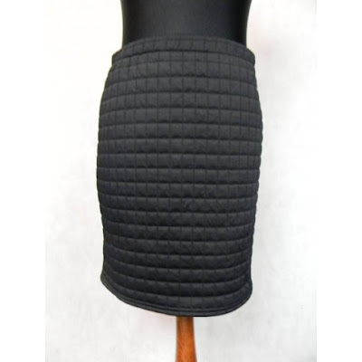 czarna pikowana ołówkowa spódnica vintage czarna ołówkowa spódnica vintage black quilted skirt fashion blog netstylistka