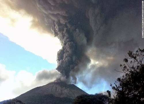 Chaparrastique_volcano_eruption_El Salvador_photo