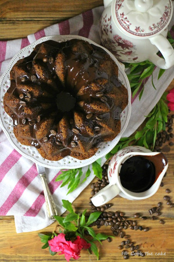 bundt-cake-de-cafe-con-ganache-de-capuccino, coffee-bundt-cake