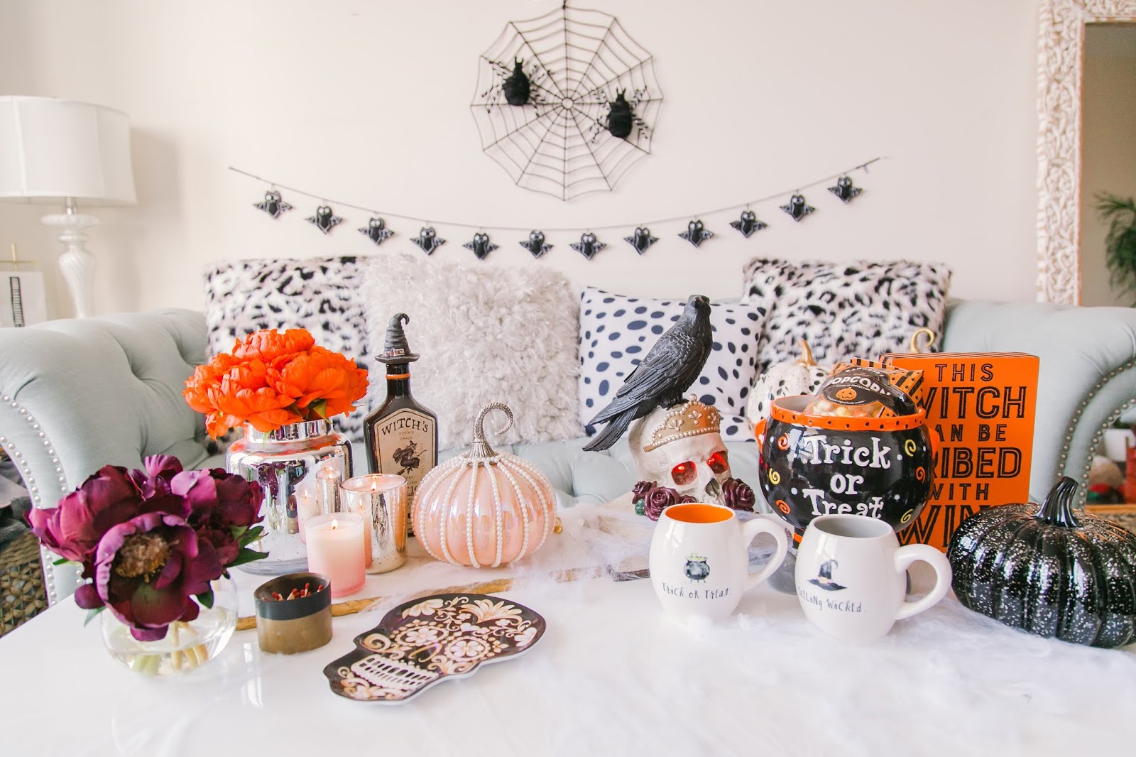 Bijuleni - How to Decorate Your Living Room for Halloween - Coffee Table Decor