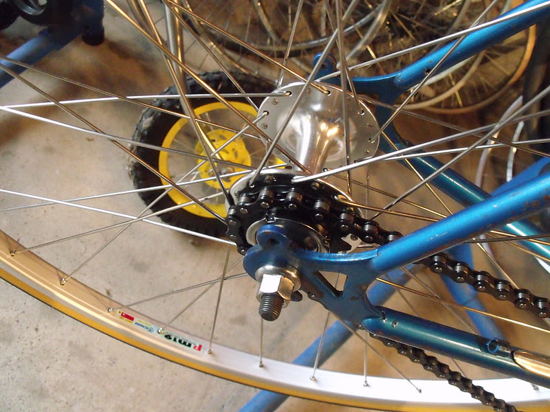 Hugh`s bicycle blog "Building Fixed Gear Bike 1" Using Giant Built