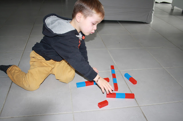 Le début des mathématiques avec la méthode Montessori