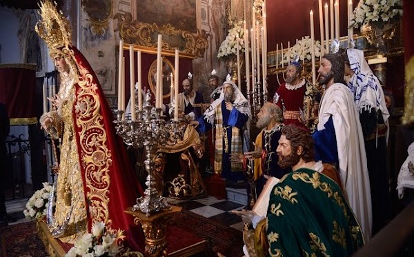 La Redención representa el misterio de Pentecostés en el besamanos de la Virgen del Rocío de Sevilla La Redención representa el misterio de Pentecostés en el besamanos de la Virgen del Rocío de Sevilla