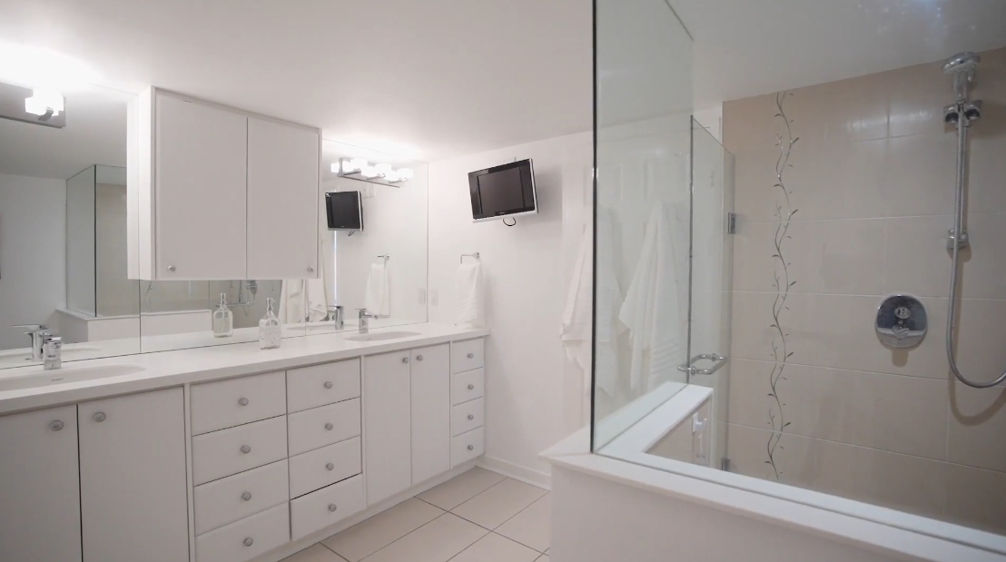 21 Interior Design Photos vs. 130 Carlton St #1104, Toronto Luxury Condo Tour