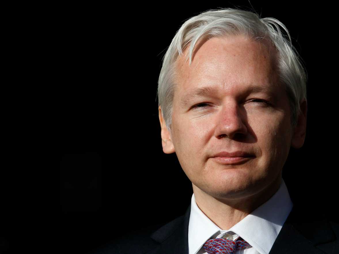 ANTI ILLUMINATI ESP: JULIAN ASSANGE FUNDADOR DE WIKILEAKS ES UN MIEMBRO