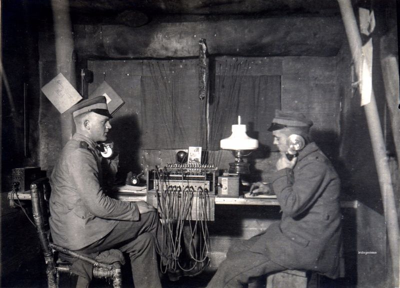 100 Years Before the Smartphone 41 Interesting Photos of People with