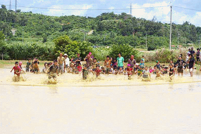 children, mud race