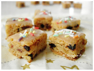 http://barafras-kochloeffel.blogspot.de/2011/12/weihnachts-blondies.html