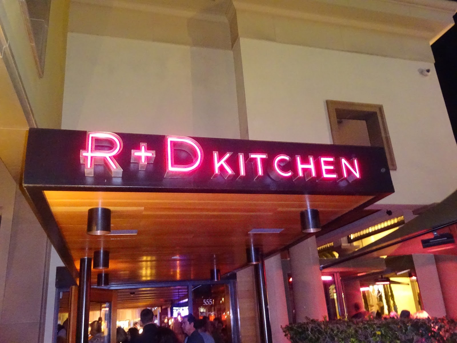 r and d kitchen open table