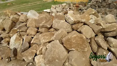 Pedra moledo para construção de lago com pedra.