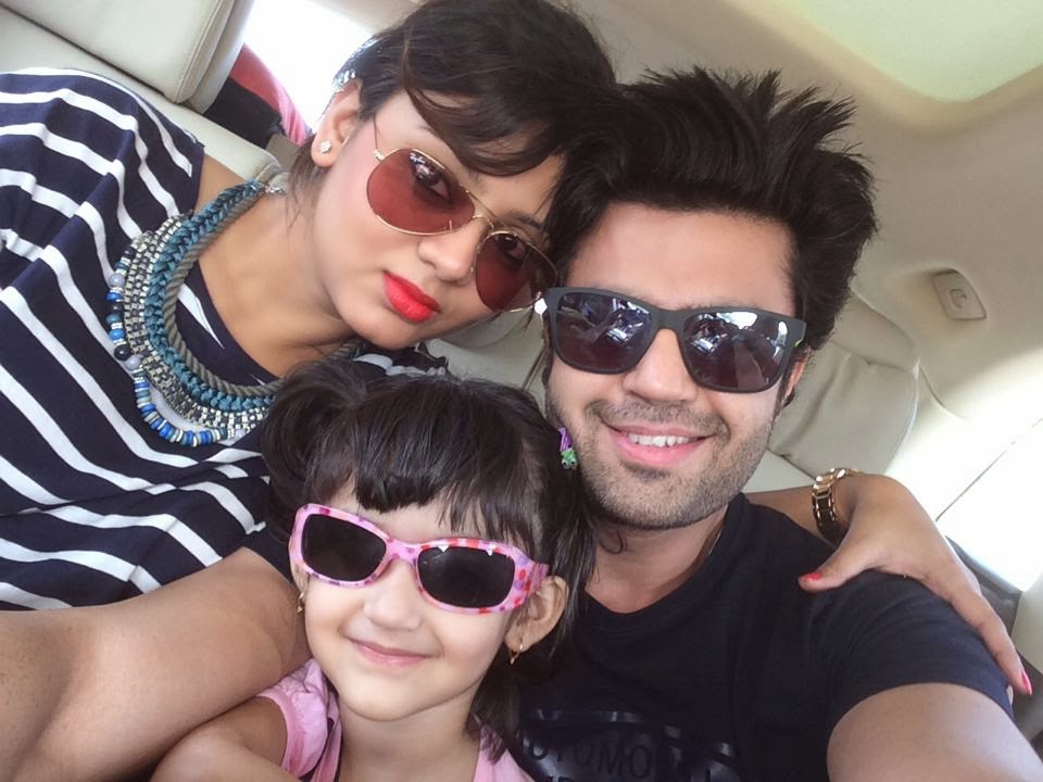 TV Anchor / Actor Manish Paul Family Photos  MERE PIX