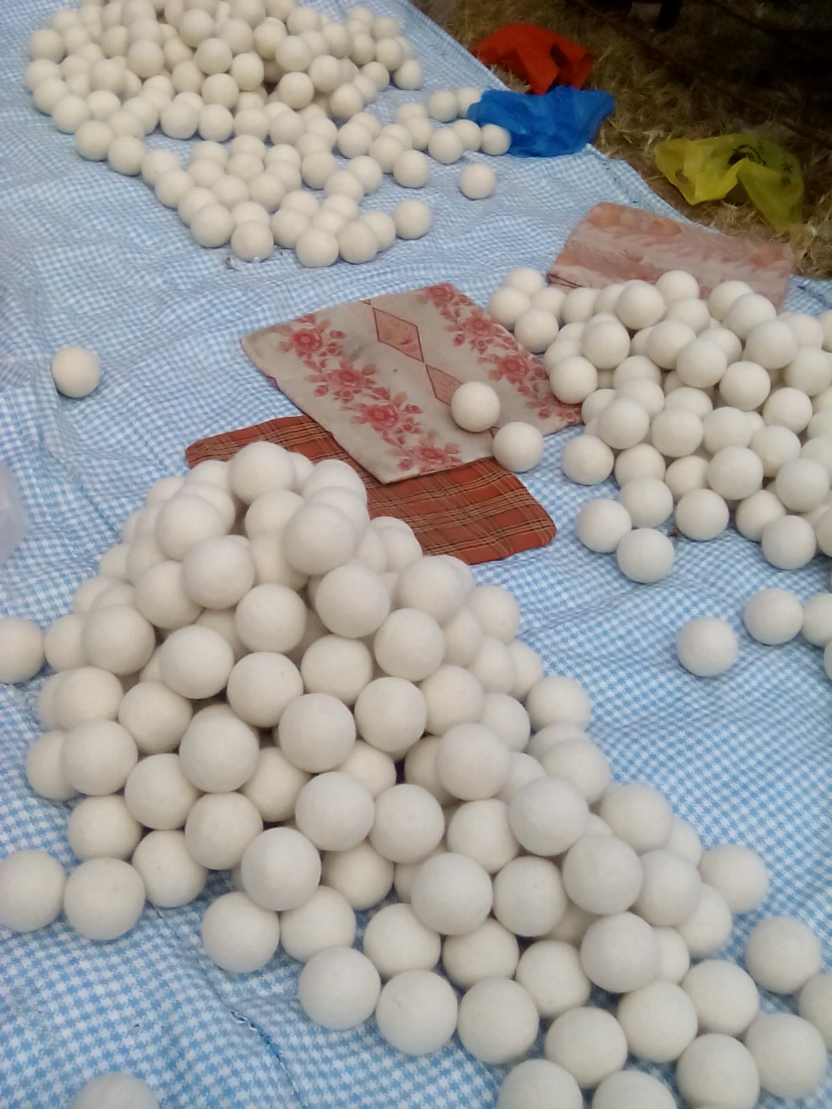 Wool dryer balls (Made in Nepal)