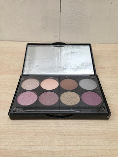 The inside of the eyeshadow palette 