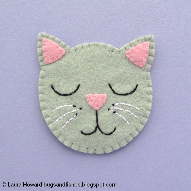 October Cute & Cosy Cat Felt Wreath Tutorial finished felt cat face
