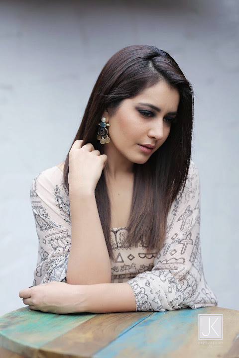 Raashi Khanna stills At Tholiprema Movie Interview