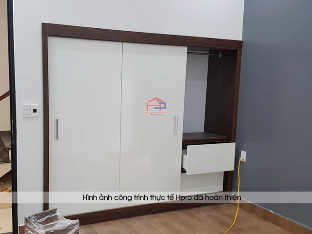 Hình ảnh thực tế tủ quần áo 3 buồng cửa lùa bằng chất liệu gỗ Melamine nhà anh Thủy - Hải Phòng mau-tu-quan-ao-3-buong-cua-lua-6