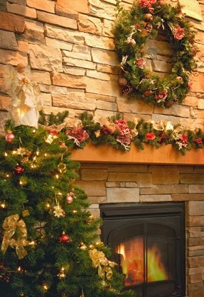 Ideas for Decorating Your Fireplace Mantel for the Holidays