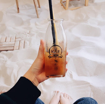 Quán cà phê ngập cát như ở biển ngay giữa Hà Nội Quán cà phê ngập cát như ở biển ngay giữa Hà Nội