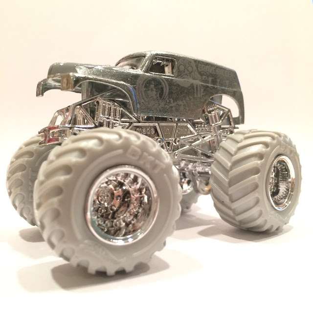 JULIAN'S HOT WHEELS BLOG: Grave Digger Monster Jam Truck (2017 Silver ...