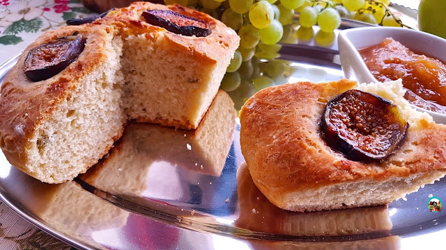 Pan con higos y salvia