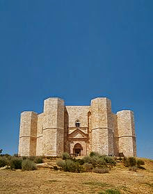 La Puglia è terra di castelli: quello di Castel del Monte è il più magico e misterioso...