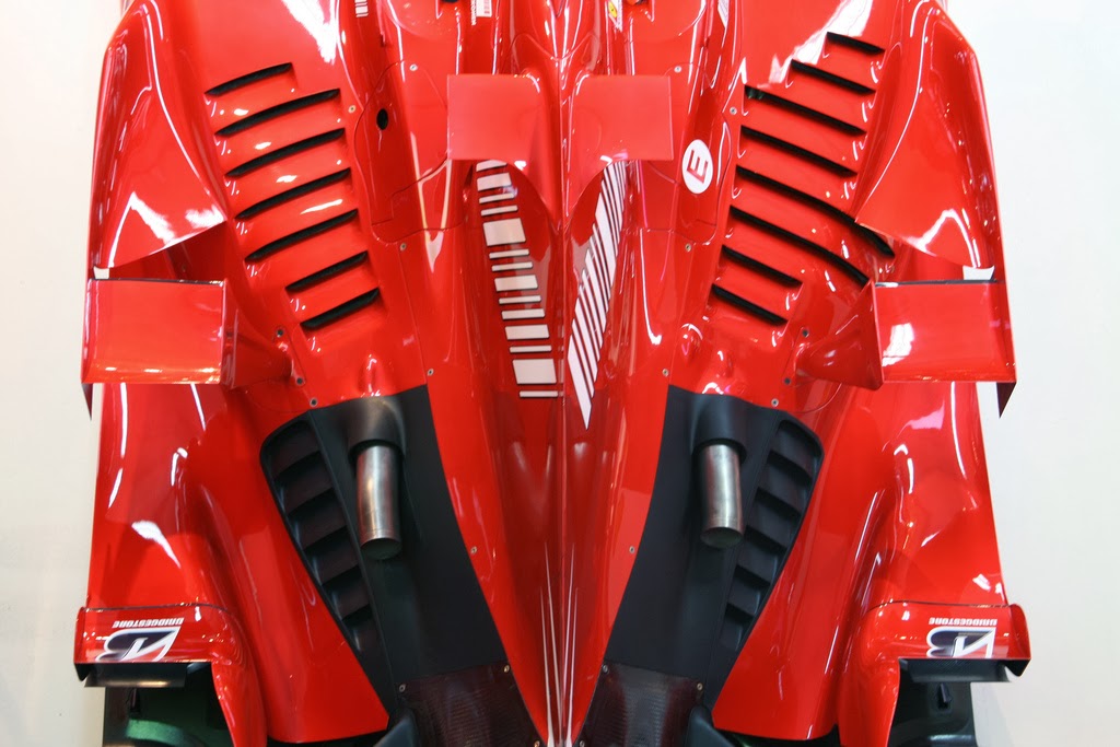 Vidrados no cavalinho - Enzo Ferrari, uma paixão toda italiana. janex - Vidrados no cavalinho - Enzo Ferrari, uma paixão toda italiana.