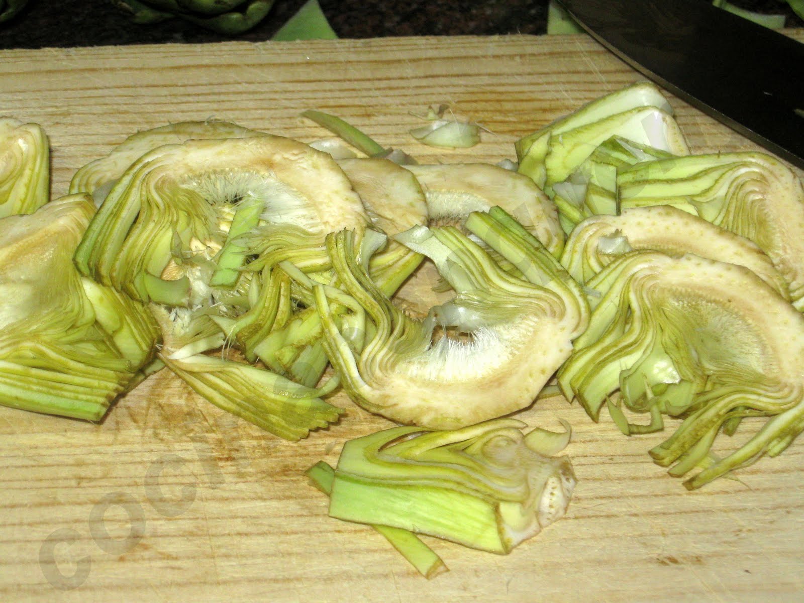 Resultado de imagen de alcachofas para tortilla limpiar