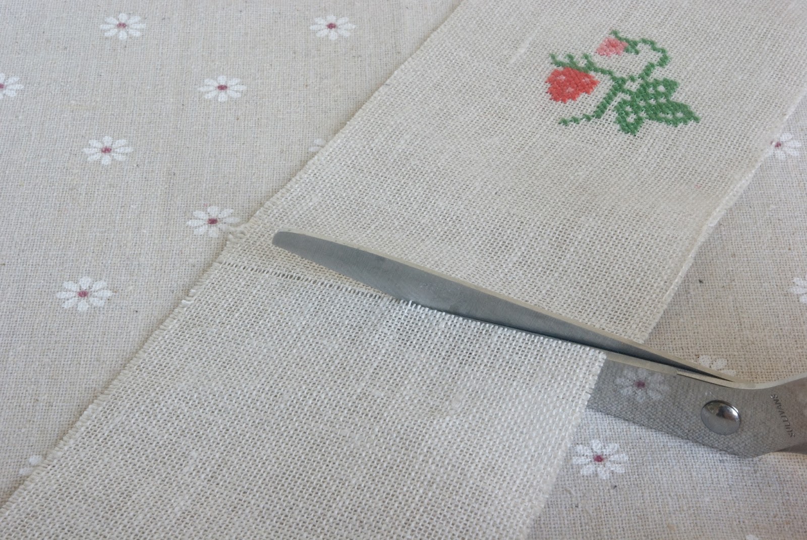 Stitching Notes Helpful Tip How to Cut Linen in a Straight Line