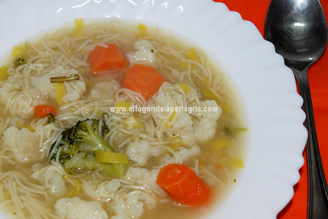 Sopa de verduras con brócoli y fideos Sopa de verduras con brócoli y fideos