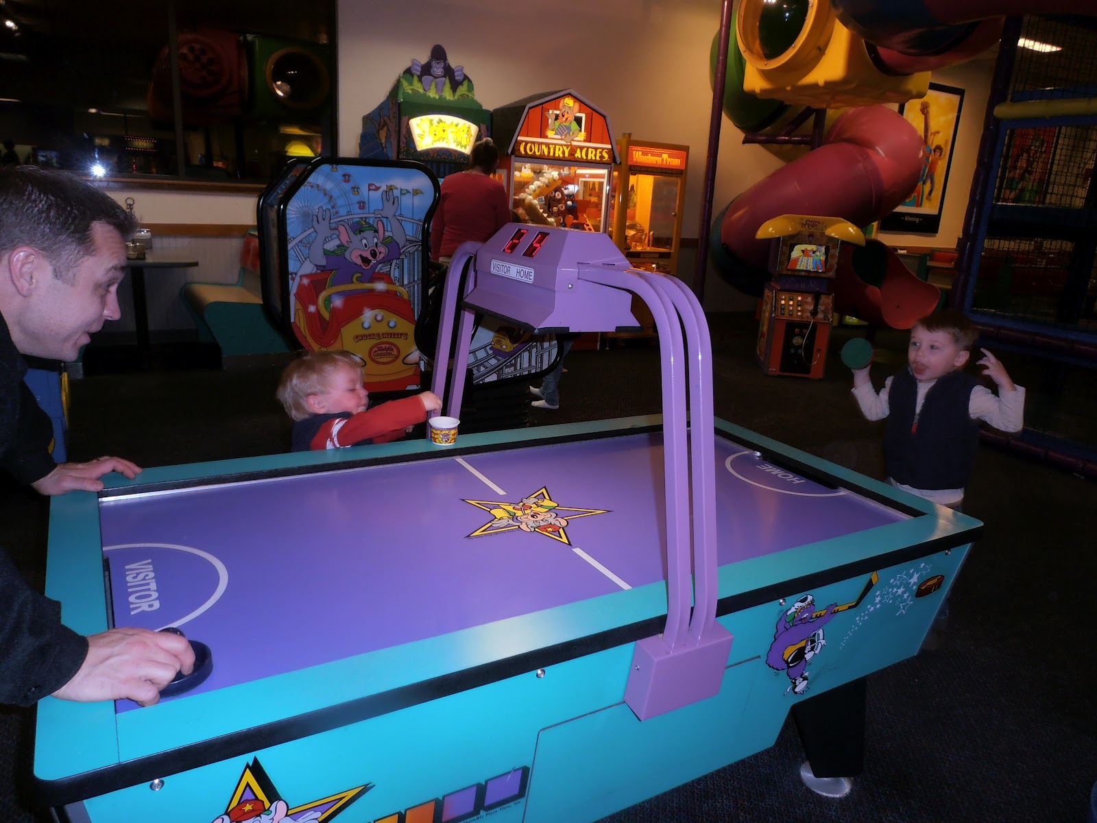THE HUSZAR FAMILY First Time At Chuck E Cheese
