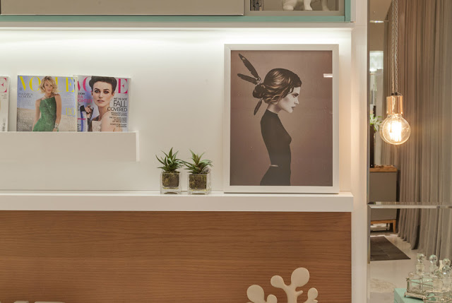 Quarto de casal com penteadeira turquesa por Carmen Calixto. Blog Achados de Decoração Quarto de casal com penteadeira turquesa por Carmen Calixto. Blog Achados de Decoração