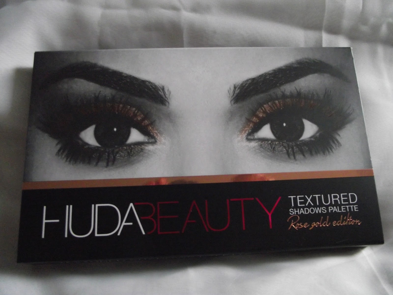 Crazy4ties Huda Beauty Rose Gold Eyeshadow Palette