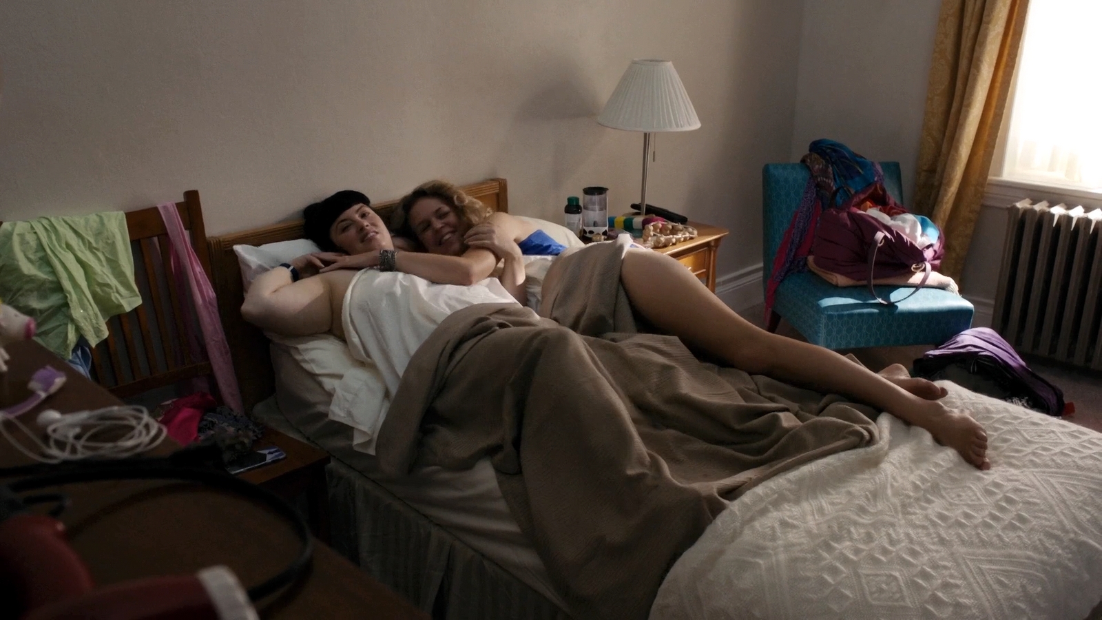 Catherine Reitman (Brief T&A) & Kendall Savage (Brief Breast) in Wo...