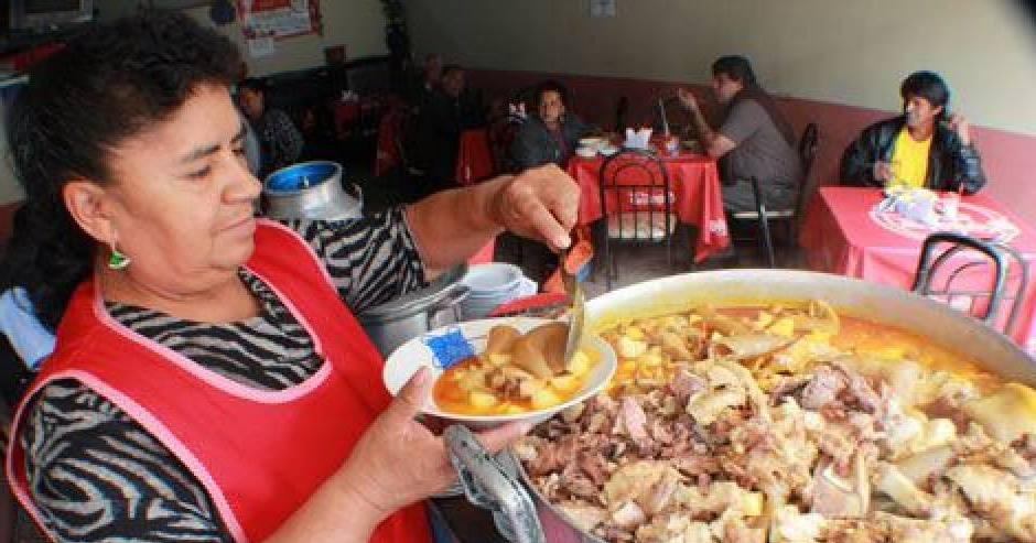 Las décimas de Pp. Regato EN CAÑAR, PAPAS CON CUERO,LE BRINDAN AL