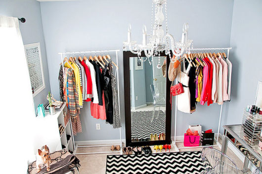 Foto Reprodução: Pinterest Como montar um closet improvisado sem gastar muito
