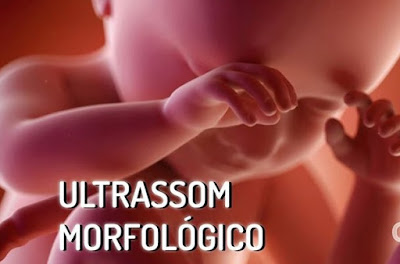 O exame de ultrassom morfológico se trata de emissão de ondas de som que batem na parede do corpo e volta em forma de imagens. É um exame super seguro para gestantes e bebês e podem detectar problemas como descolamento de placenta, má formação, ver a maturidade da placenta. Mas também proporciona a mamãe e papai cenas inesquecíveis como o bebê chupando o dedinho ou mesmo a descoberta do sexo do bebê.