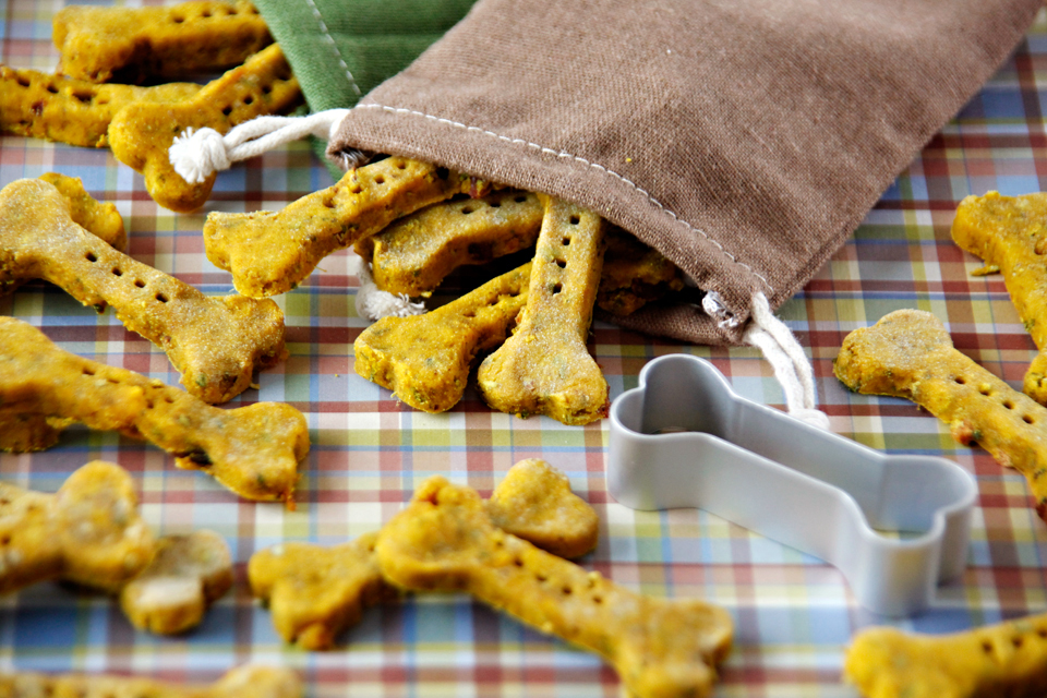 Dalmatian DIY {RECIPE} Bacon Bone Dog Treats with Pumpkin and Herbs