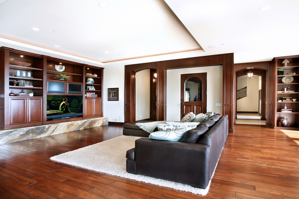 DECORATION TV ROOMS AND CORNER SOFAS