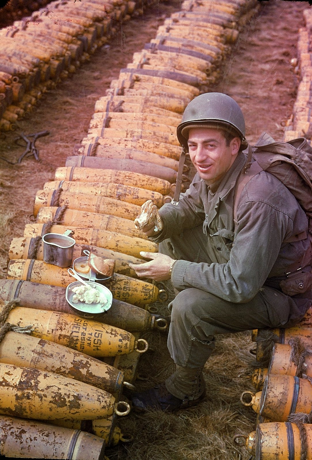 http://4.bp.blogspot.com/-GcXtWwQDxW0/VLaaCWzQxRI/AAAAAAABOKE/MX1j2lU4EAY/s1600/Rare+Color+Photographs+from+World+War+II+(13).jpg